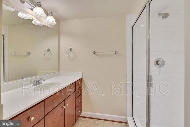 Building Photo - 4115 S Four Mile Run Dr