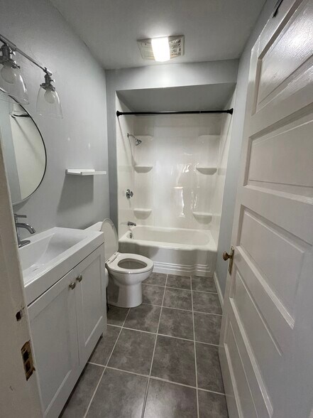 Building Photo - 56 Blucher St
