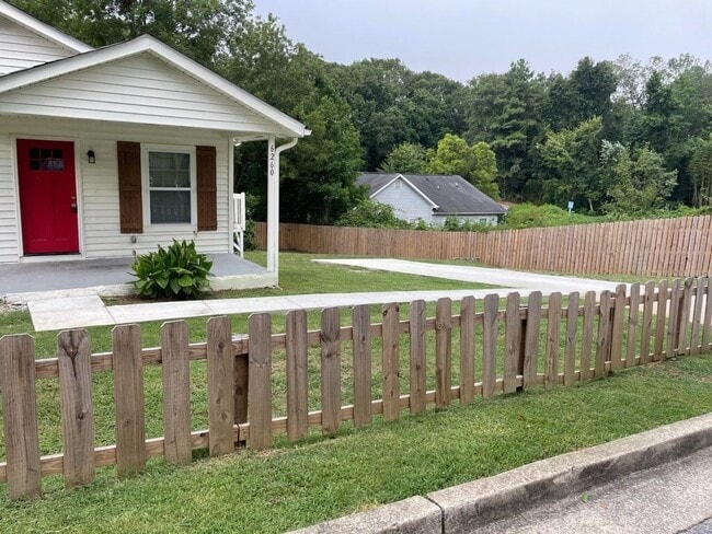 Building Photo - Charming 2-Bed, 2-Bath Home in Douglasville!