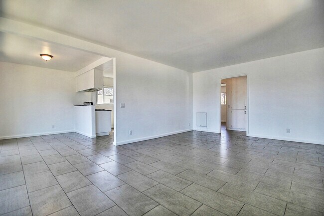 Building Photo - 6660 Sabado Tarde Rd