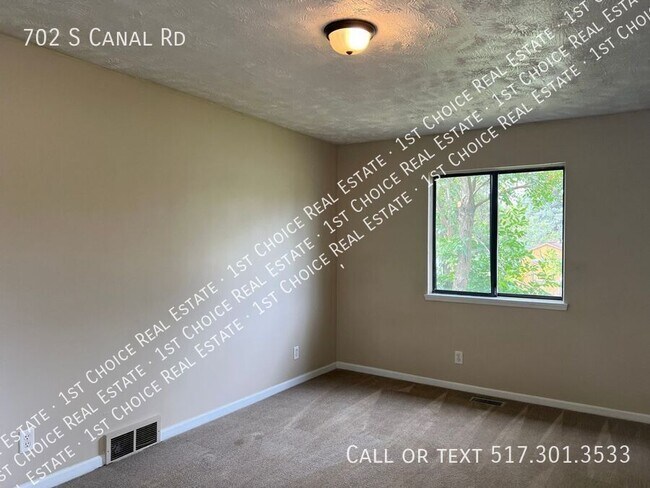 Building Photo - 702 S Canal Rd