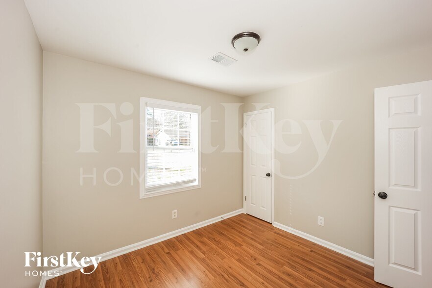 Building Photo - 3480 Leisure Ln