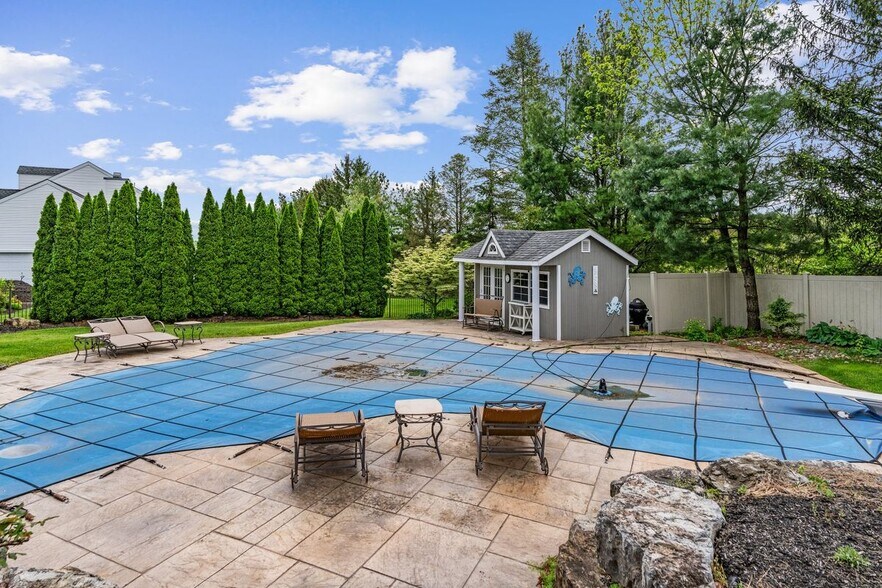 Building Photo - 2190 Beechwood St