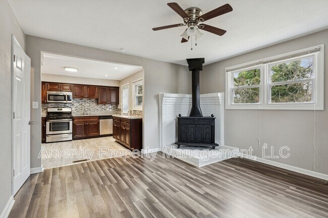 Building Photo - 511 Henderson St