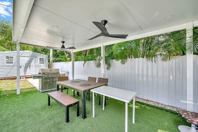 Building Photo - 876 NE 81st St