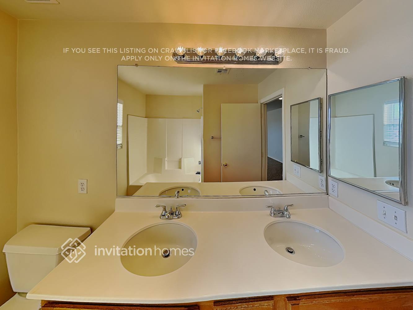 Building Photo - 3328 Famiglia Dr