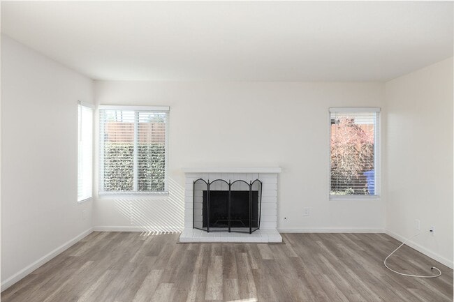 Building Photo - Fantastic 4 Bedroom home in La Costa!
