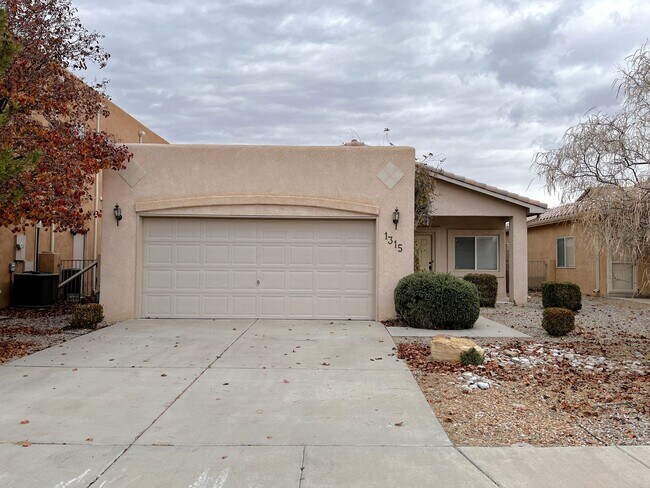 Building Photo - Fantastic 3 Bedroom, 2 Bath Home In The NE!