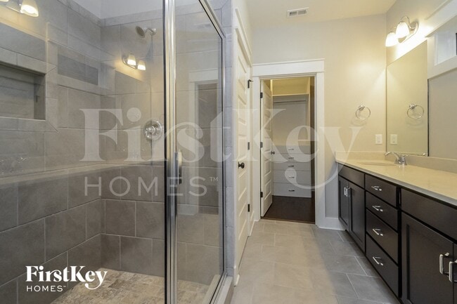 Building Photo - 1441 Valley Trace