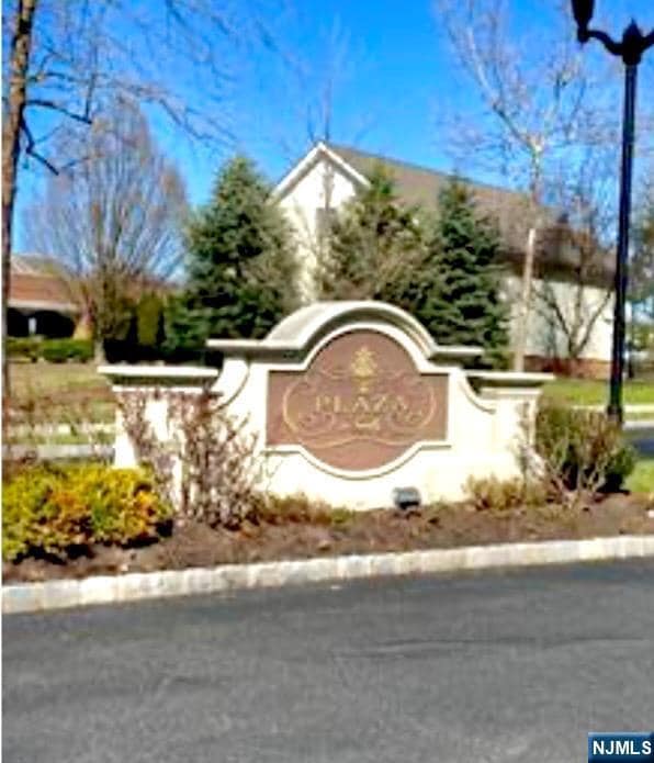 Building Photo - 2308 The Plaza