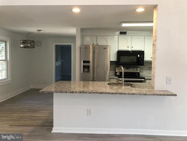 Building Photo - 75 S Main St