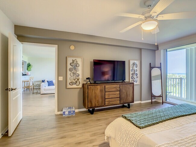 Building Photo - 1851 Jimmy Buffett Mem Hwy