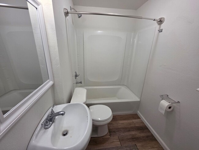 Building Photo - Cute 2BR/1BA House on Corner Lot