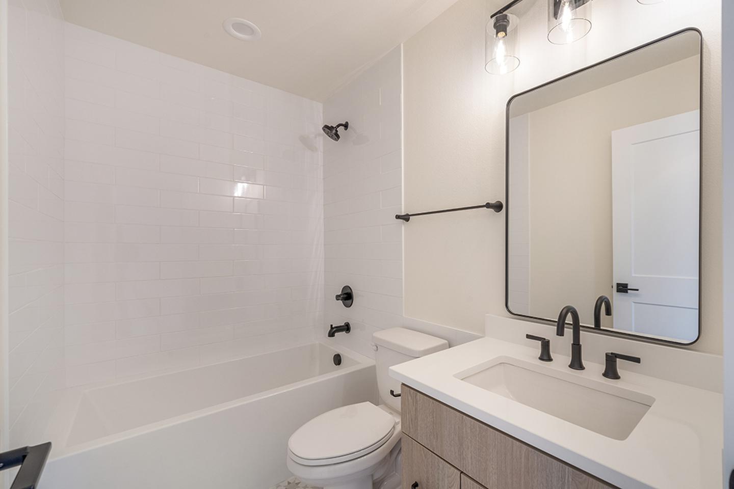 Building Photo - Luxurious University Park townhome near St Johns