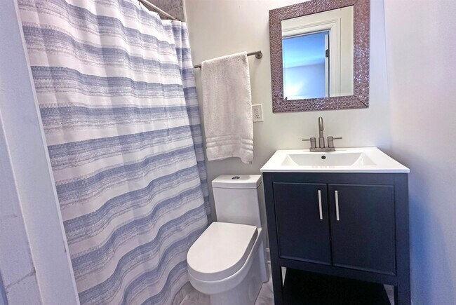 Building Photo - 3815 Montclair Dr