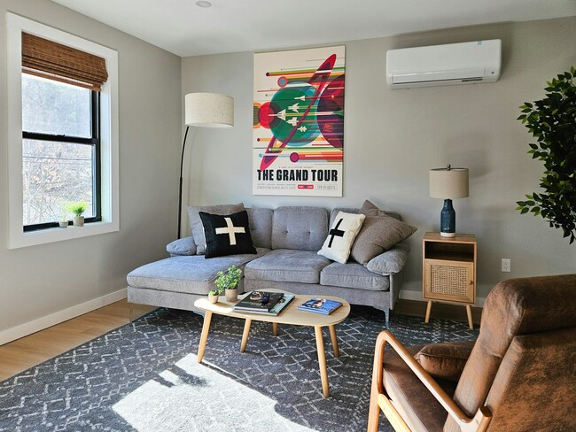 Primary Photo - 1487 5th Ave