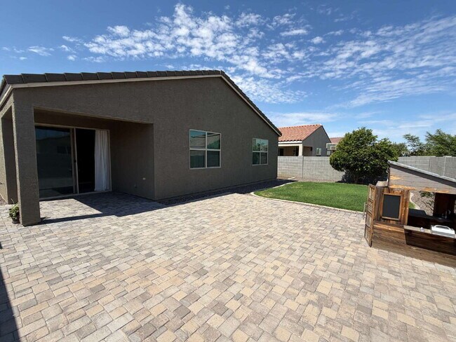 Building Photo - 7214 E Gamebird Way