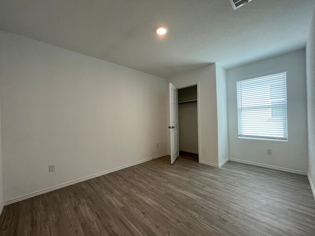 Building Photo - Single Family Home For Rent
