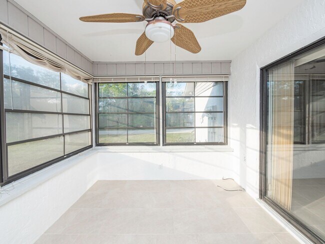 Building Photo - South Lakeland Duplex!