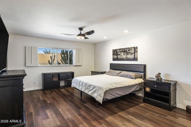 Building Photo - 221 W Sweetwater Ave