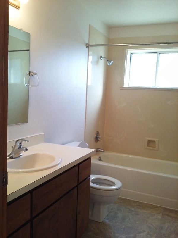 Building Photo - 2152 NW North Hill Dr