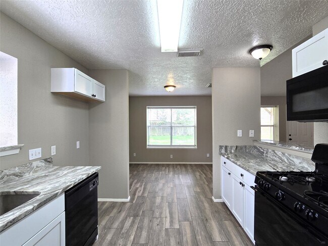 Building Photo - 24015 Farm Hill Dr