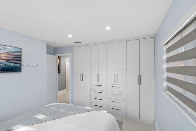 Building Photo - 830 SW 93rd Ave