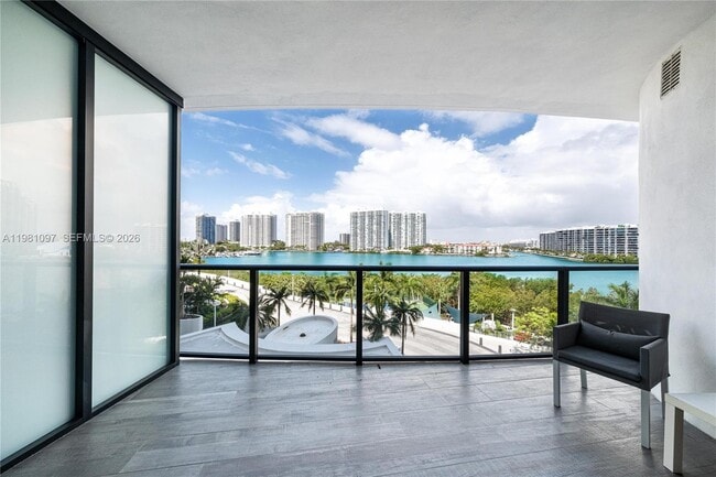 Building Photo - 5500 Island Estates Dr