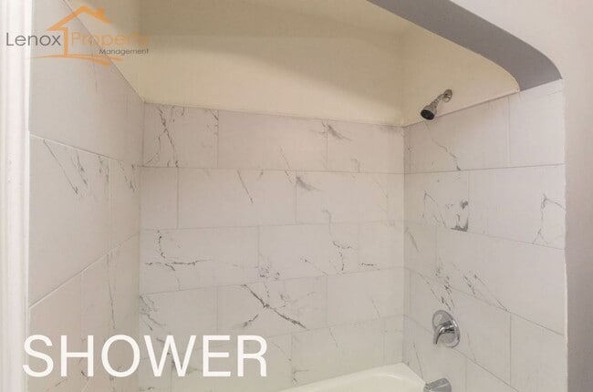 Building Photo - Beautiful 3 bedroom home in Dearborn