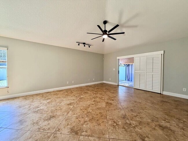 Building Photo - Modern Living Meets Prime Location with this Stunning 4/2!