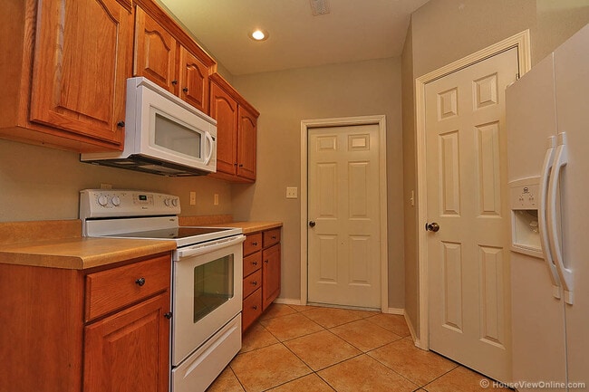 Building Photo - 1345/1347 Amblewood