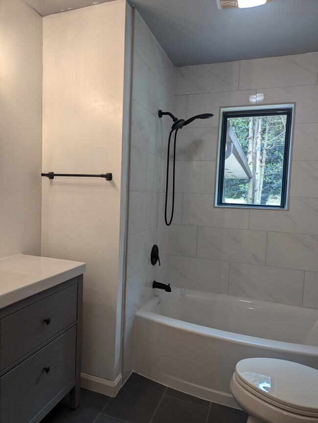 Building Photo - 11124 Farr Dr