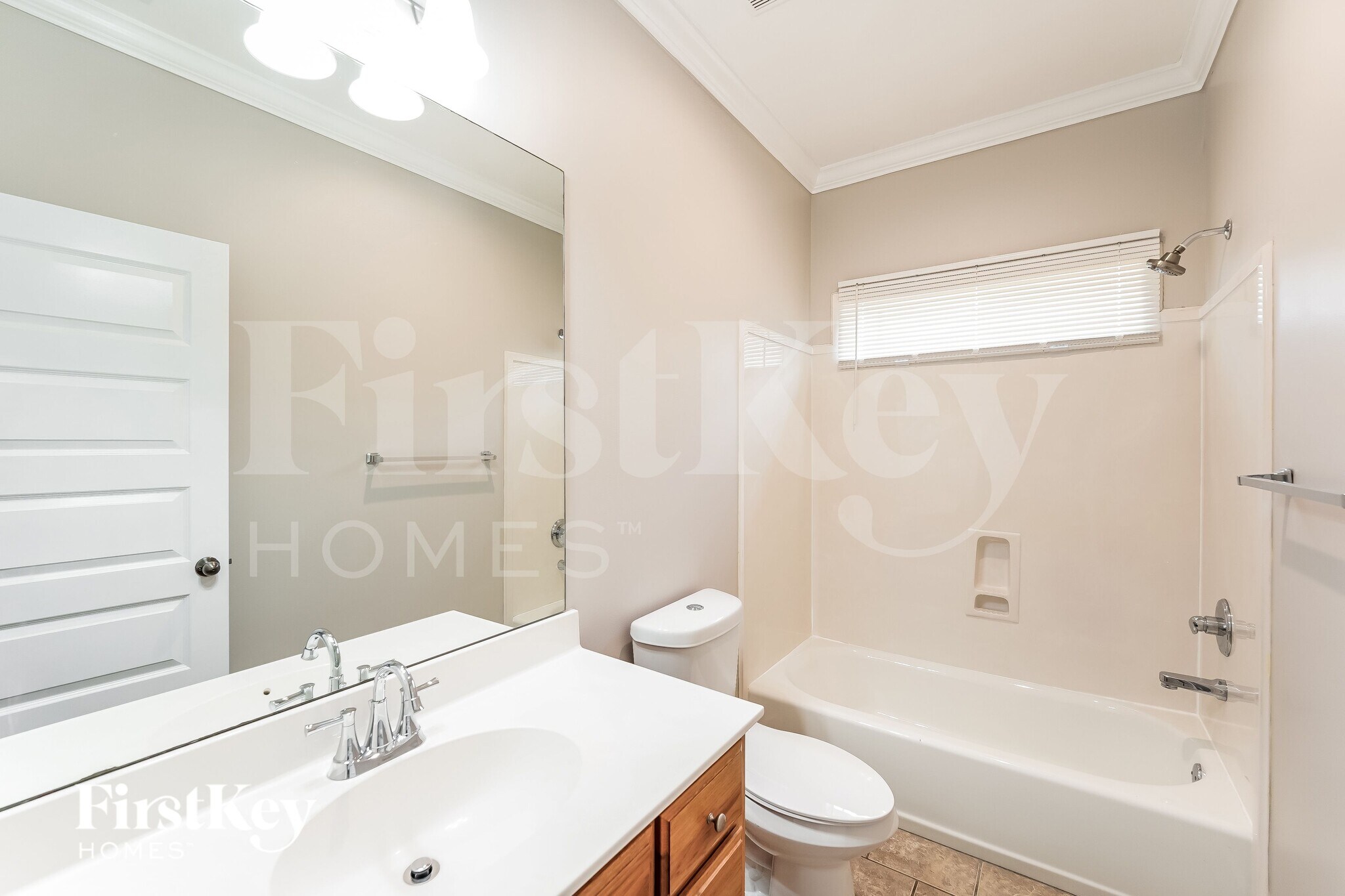 Building Photo - 15 Field Ln