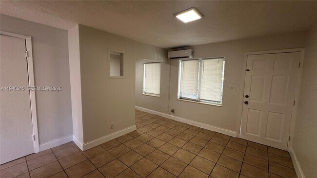 Building Photo - 732 Moffett St