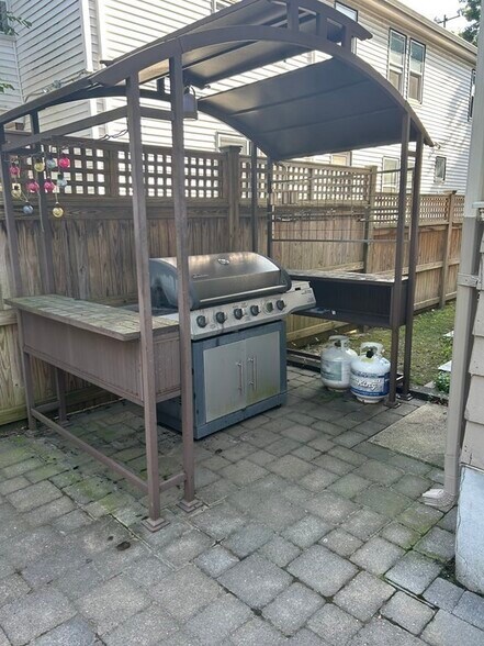 Building Photo - 12 Grant St