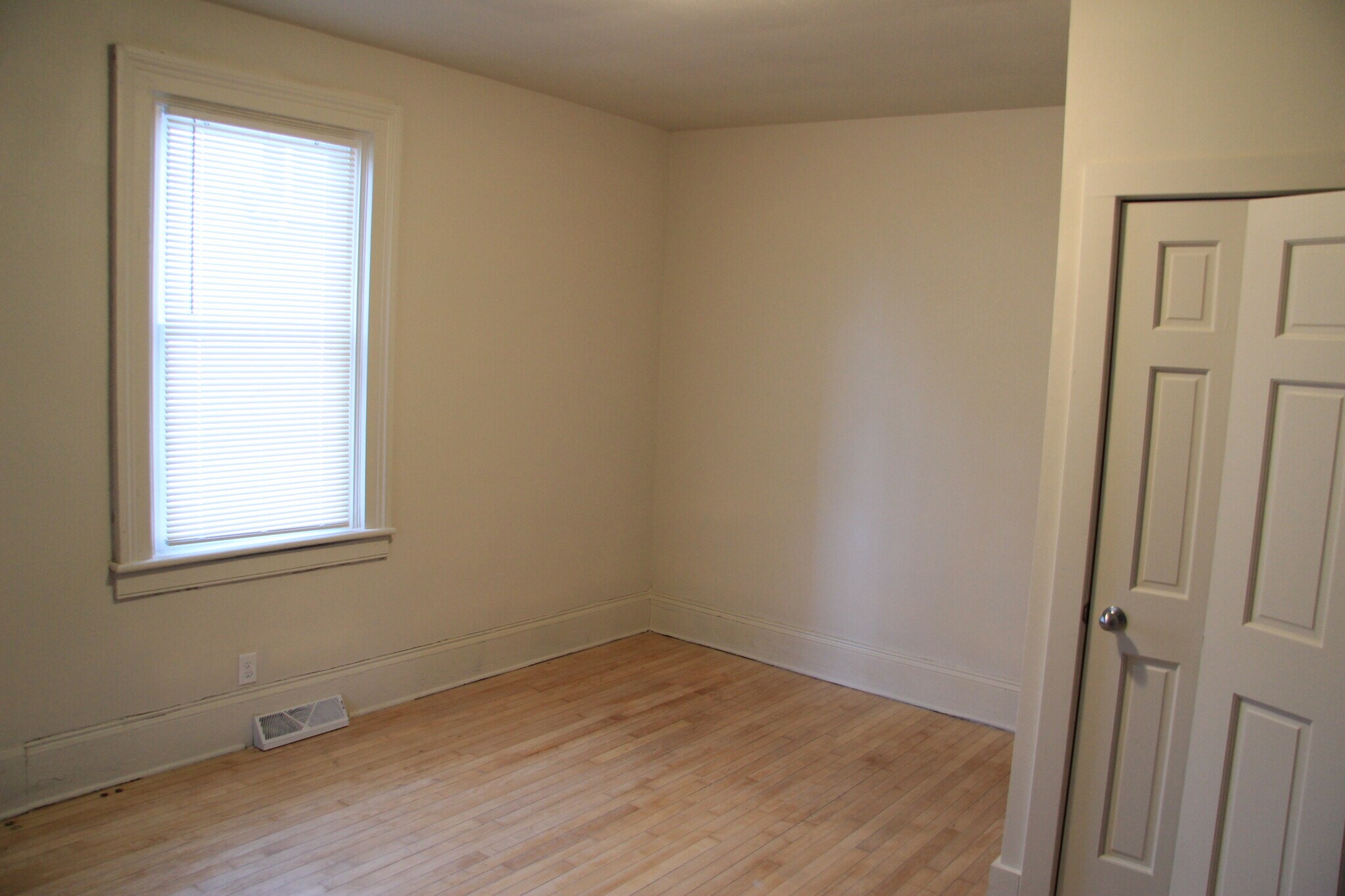 Bedroom 1 (Downstairs) - 405 E Washington Ave
