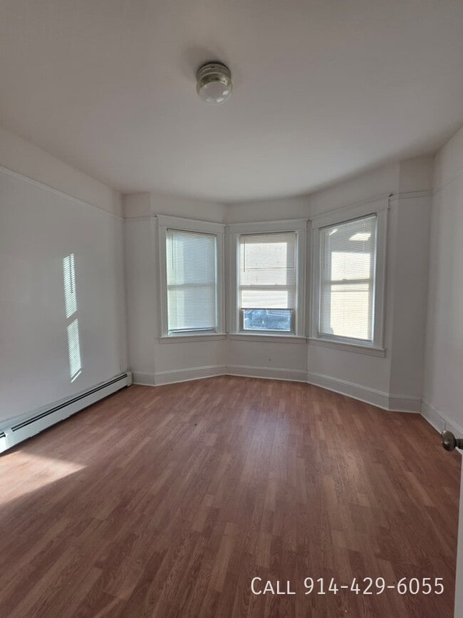 Building Photo - 622 Agar St