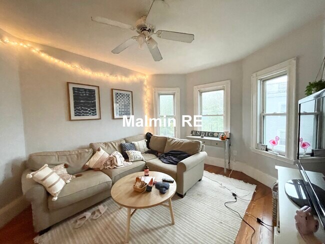 Building Photo - 10 Wave Ave