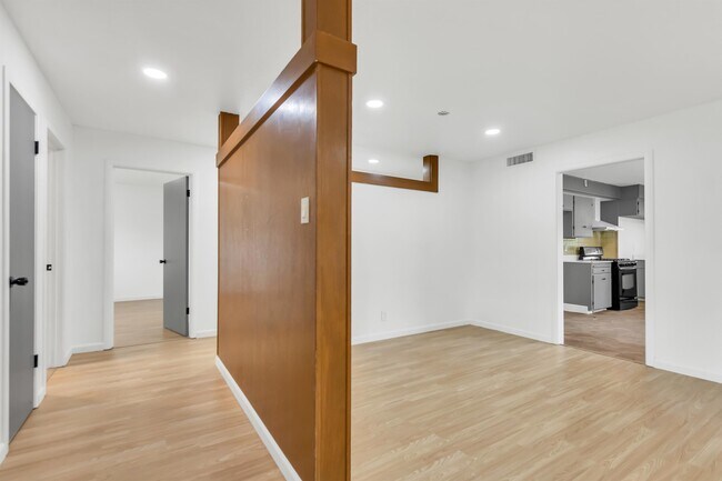 Building Photo - 1020 Seamas Ave