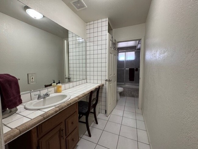 Building Photo - 4BR plus Bonus Room, 4 BA incls  Fully Furnished Casita, Garage, Colorado River!!