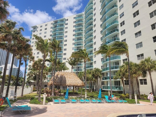 Building Photo - 3901 S Ocean Dr