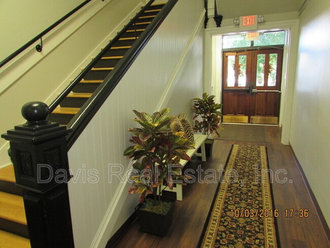 Building Photo - 110 E Bald Eagle St