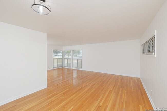 Building Photo - 103 Oakhurst Pl