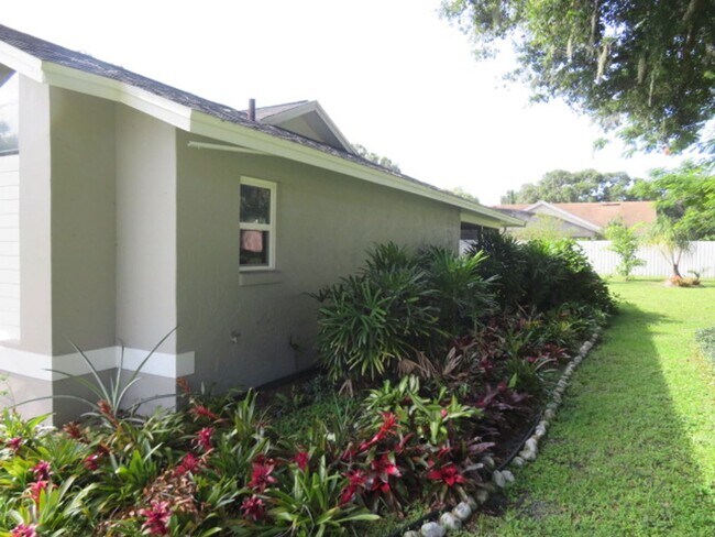 Building Photo - 839 Rosemere Cir