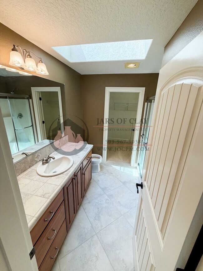 Building Photo - Luxurious Woodburn Residence | Main-Floor Primary Suite & Butler's Pantry