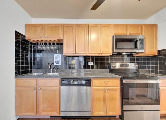 Building Photo - 5455 N Sheridan Rd