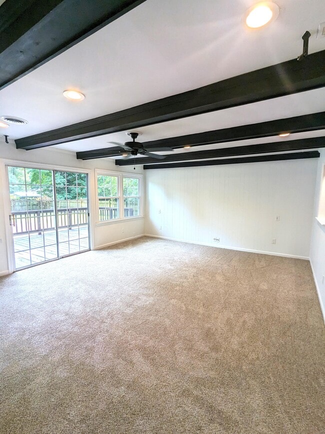 Building Photo - 222 Patrician Dr