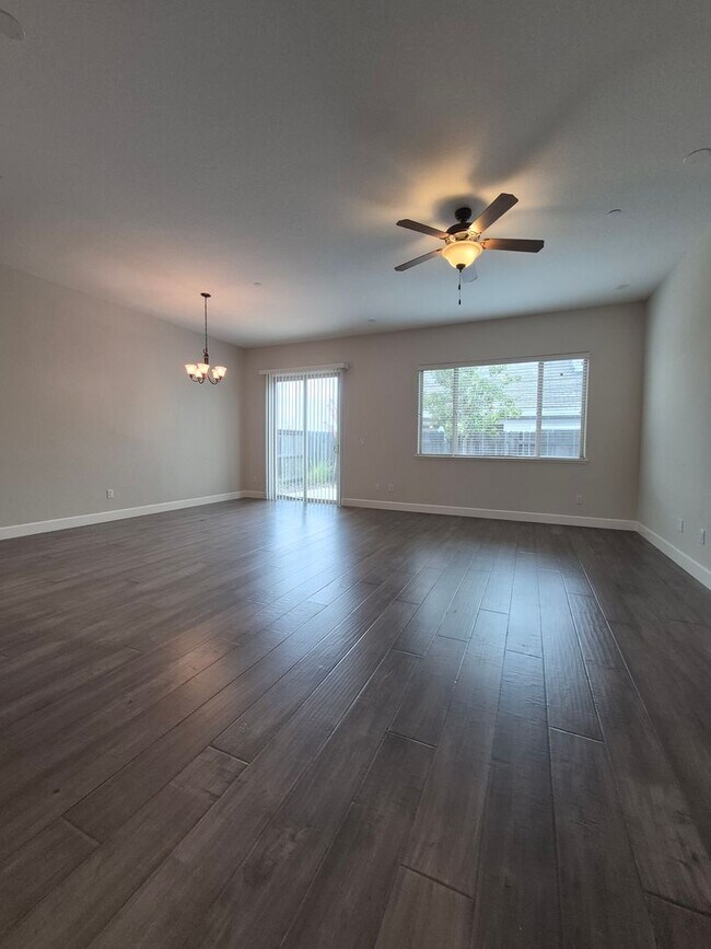 Building Photo - Now Leasing!! Gorgeous 3bd/2ba Single Story Home In Rocklin!
