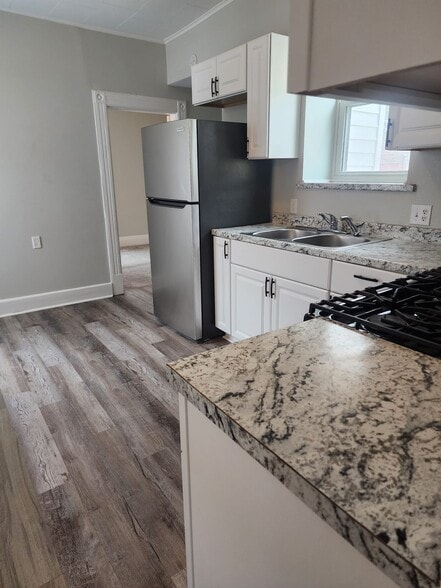 Building Photo - 235 5th Ave