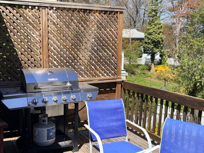 Building Photo - 28 Robinhood Rd